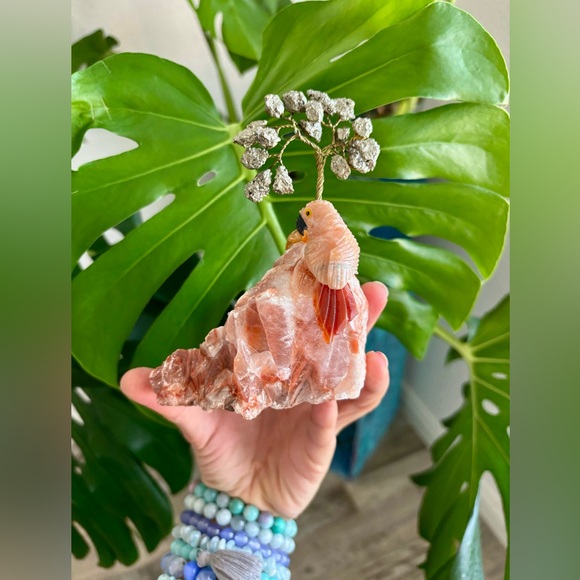 Parrot carving & Tree on Salmon calcite - Picture 5 of 6